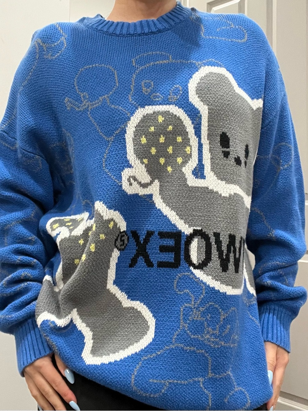 Blue Graphic Crewneck Sweater with Gray Bear Motif